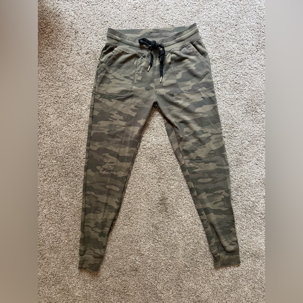 ZYIA Camo Joggers - Olive Green